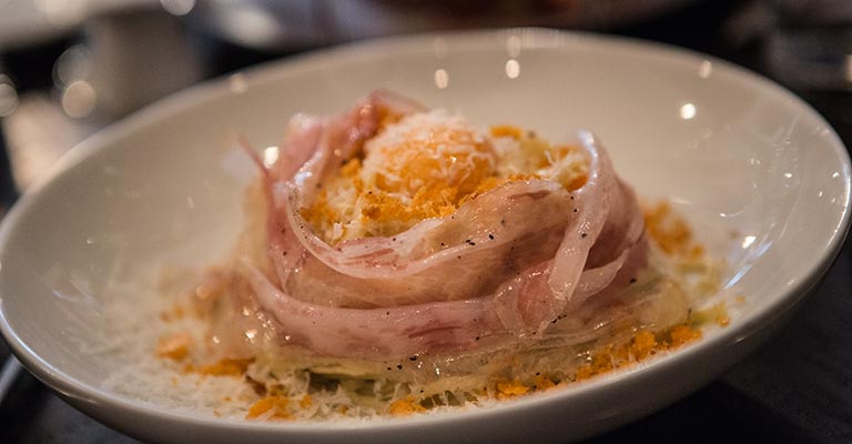 Les pâtes à la Carbonara par Denny Imbroisi, servies au Restaurant Ida, Paris 15