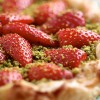 photo Tarte fine aux fraises poudrées de pistaches