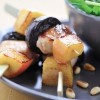 photo Brochettes de lapin, pommes et pruneaux