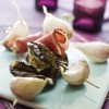 photo Brochettes apéritives jambon de pays, ail confit et aubergine grillée
