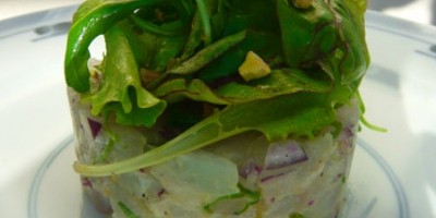 photo Tartare de tacaud, mesclun et pistaches