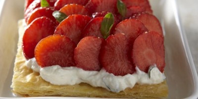 photo Tarte feuilletée à la ricotta, basilic et fraises marinées