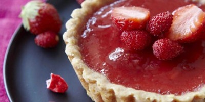 photo Tartelettes aux fraises et aux pralines roses