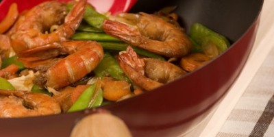 photo Wok de crevettes et pois gourmands