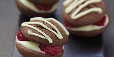 photo Whoopie pie framboises chocolat blanc et noir