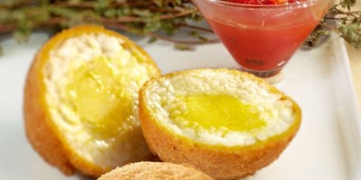 photo Risotto en boule fritte, cœur d'ail et confiture de tomates