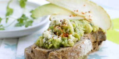 photo Tartines de poires au beurre d'avocat roquefort