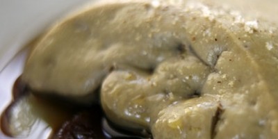 photo Foie gras de canard poché dans un consommé, pommes acidulées