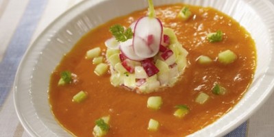 photo Tartare de concombre et radis en nage de gaspacho