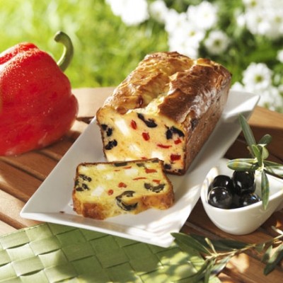 Cake aux poivrons, féta et olives