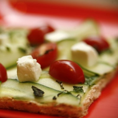 Tarte feuilletée concombre, feta, menthe.
