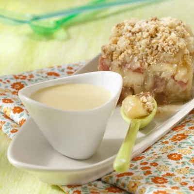 Crumble pommes, rhubarbe et sa crème anglaise