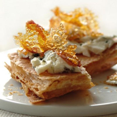 Feuilleté au Roquefort et mirabelles