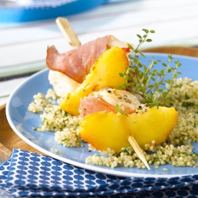 Brochettes de lotte aux pêches d'Ici et au thym