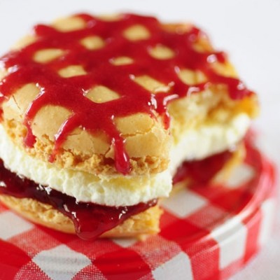Le Macaron Vanille-Fraise