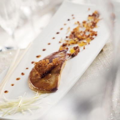 Foie Gras Poêlé, crumble de coing et pain d’épices