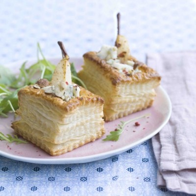 Bouchées à la reine poire, bleu et noisettes