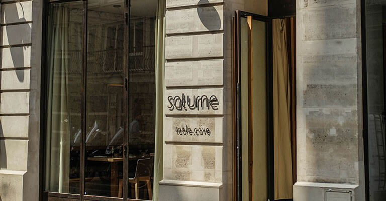 Restaurant Saturne à Paris, cave à vin nature ©Ludovic Le Guyader