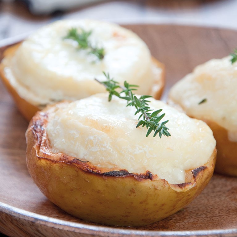 Pomme au four et chèvre chaud