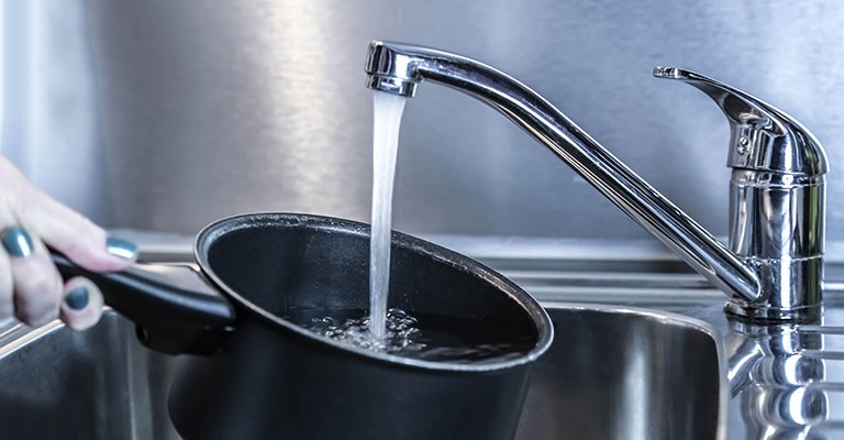 A l’eau !  Oui mais à l’eau quoi !