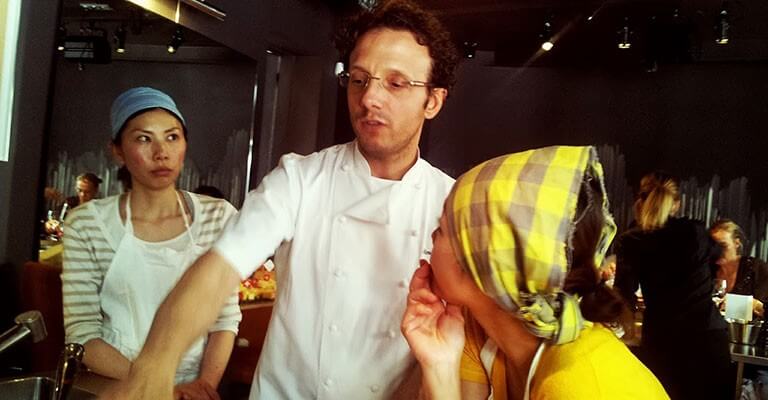 Le Chef italien Simone Zanoni arrive au Four Season  Hotel George V ©AnneInquimbert