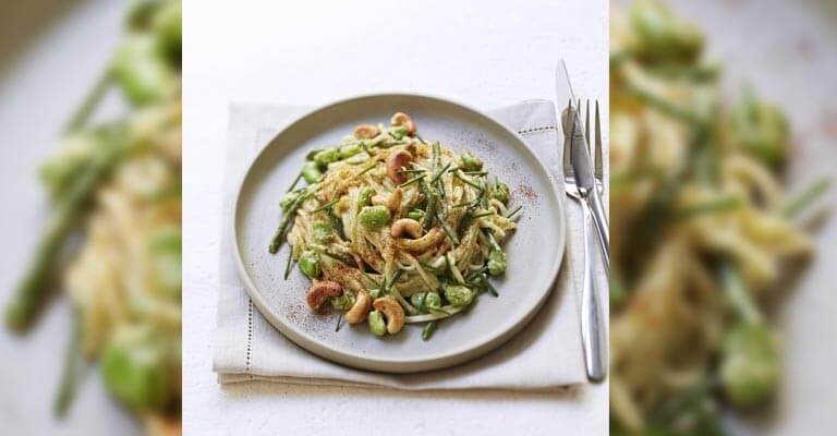 Udon au Pesto, légumes verts et noix de cajou par Elisabeth Scotto