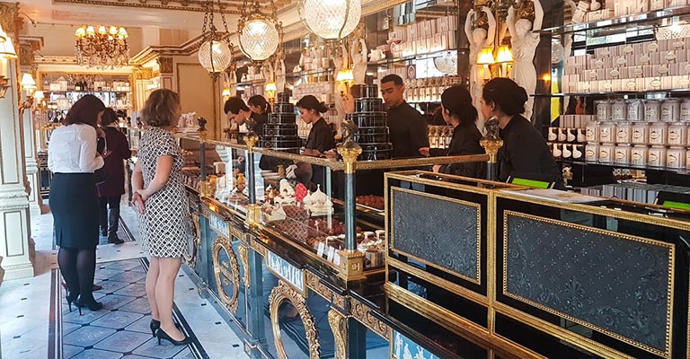 Café Pouchkine, une nouvelle adresse monumentale Place de la Madeleine à Paris