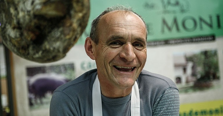 Benoit Leverrier Mas de Monille à Loze Éleveur de Porcs noirs gascons poules de Caussade ©Ludovic Le Guyader