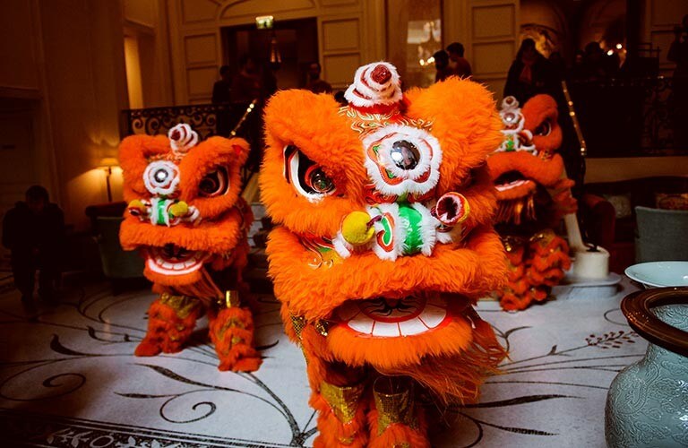 L'année du Singe, La danse du lion au Shangri La Paris ©Skiss